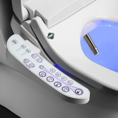 abattant de WC équipé d'un boitier de commande des fonctionalités de lavage et d'un tuyaux à l'intérieur de la cuvette positionné pour douchette intime