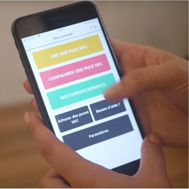 écran d'un smartphone indiquant les fonctionnalités d'usage pour enregistrer des messages vocaux