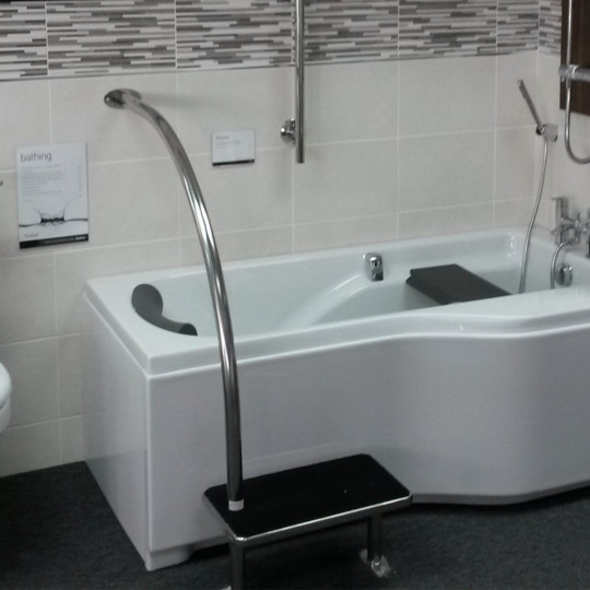 Barre d'appui baignoire avec marchepied