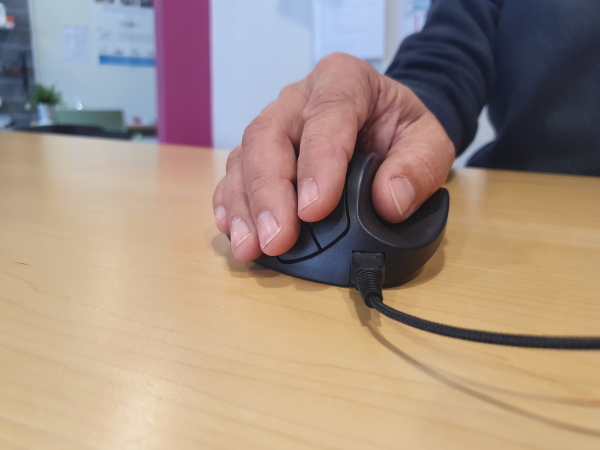 semi souris verticale