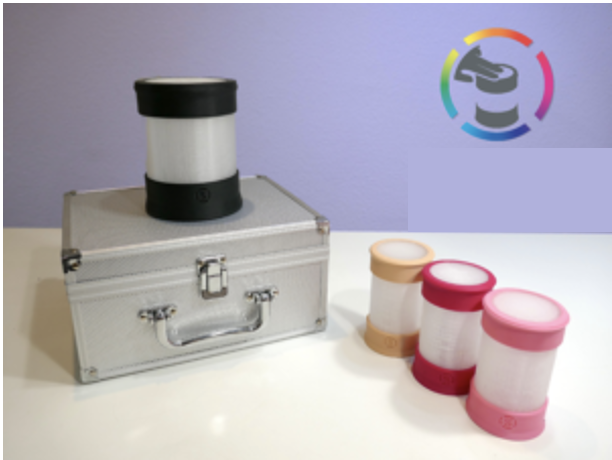 Kit de cylindres de 4 tailles et couleurs différentes pouvant se ranger dans un boitier métallique avec clapet de fermeture et poignée