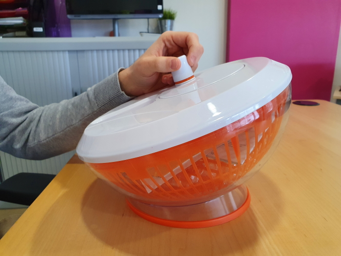 essoreuse à salade inclinée