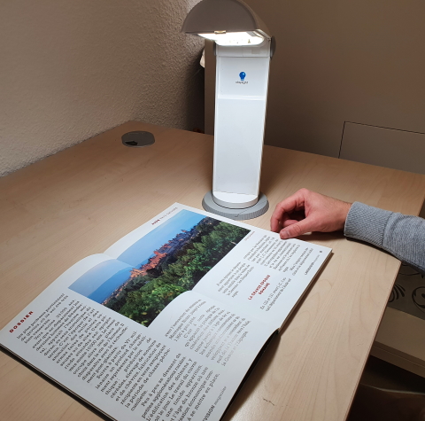 Lampe de bureau à lumière blanche fixe