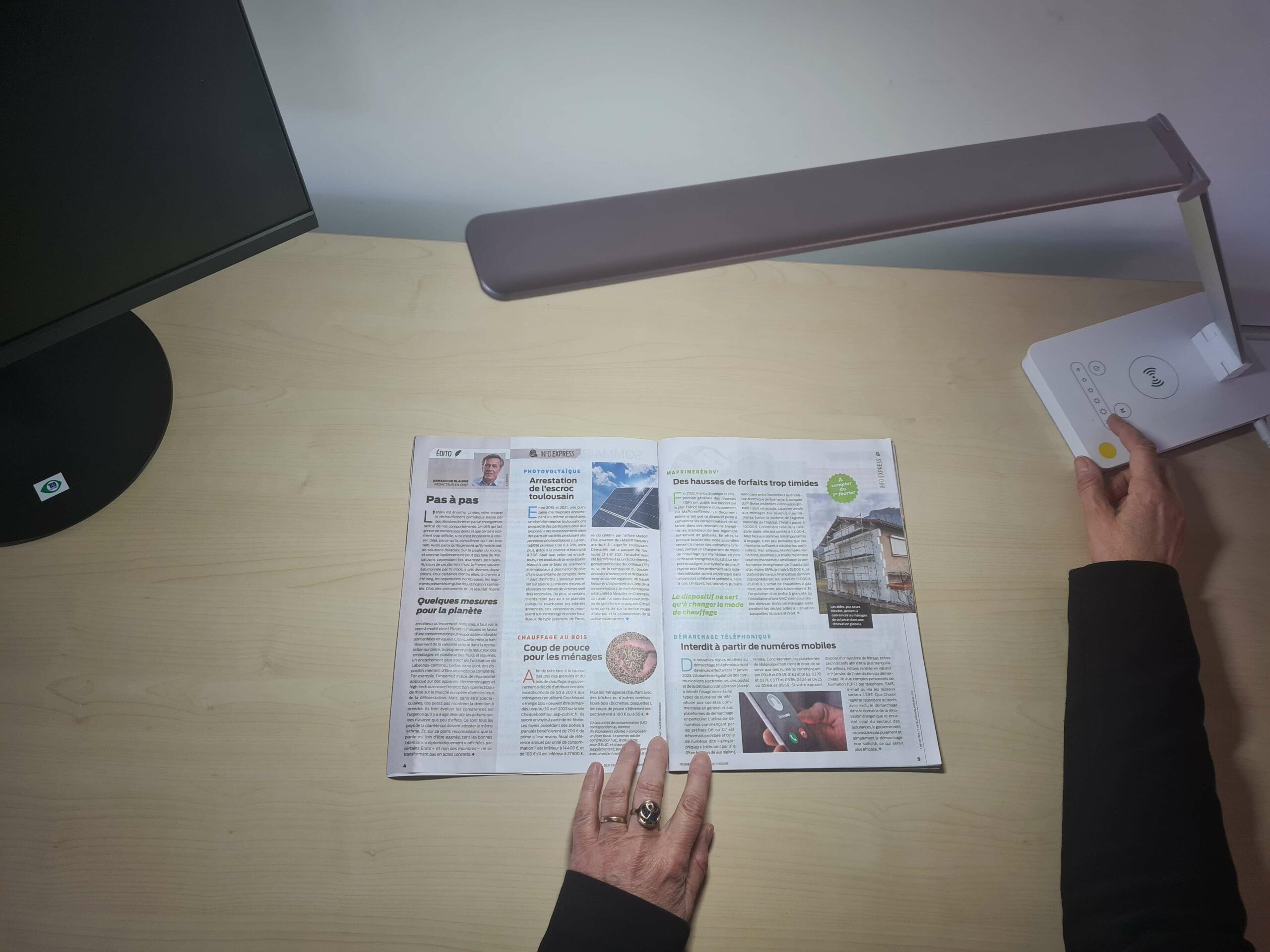 lampe de bureau à éclairage variable